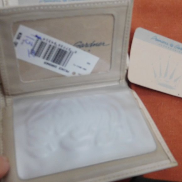 Vintage Princess Gardner Genuine Leather Wallet Trifold New with Tags - Picture 3 of 5